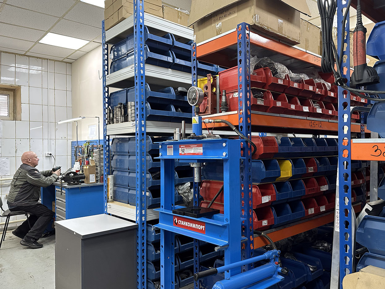 Органы на пересадку (стеллажи с запчастями)